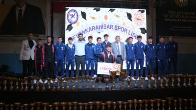 
Afyonkarahisar Spor Lisesi, mezuniyet töreniyle birlikte Türkiye Şampiyonu olan sporcularını