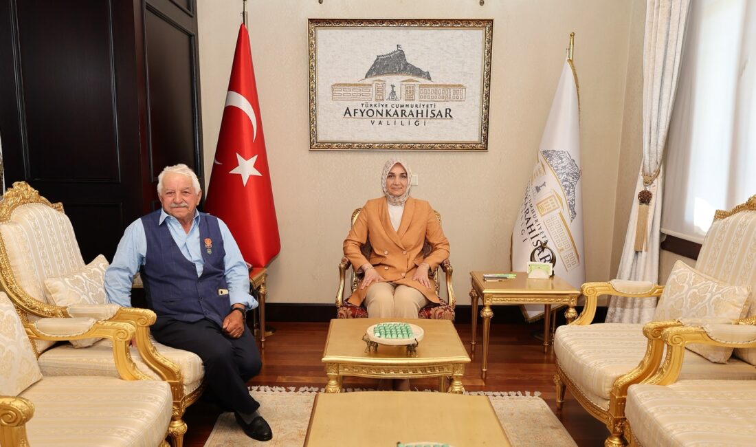
Afyonkarahisar Valisi Doç. Dr. Kübra Güran Yiğitbaşı, belediye başkanları, muhtarlar,