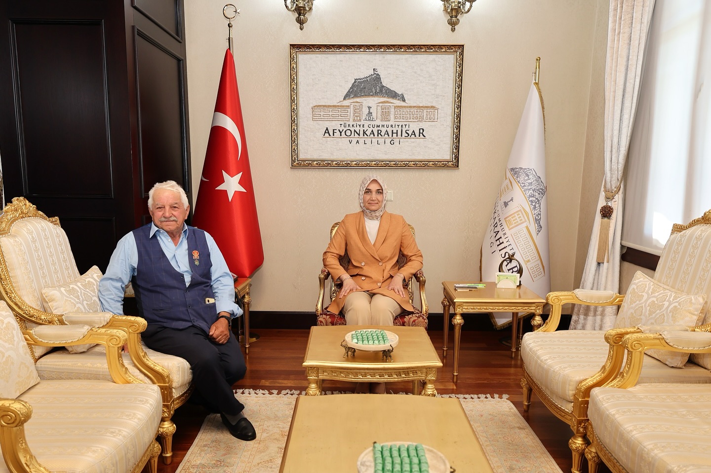 
Afyonkarahisar Valisi Doç. Dr. Kübra Güran Yiğitbaşı, belediye başkanları, muhtarlar,
