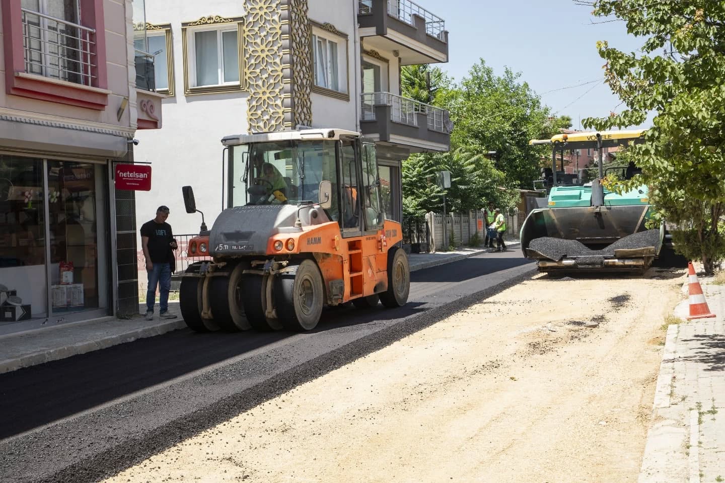 
Afyonkarahisar Belediyesi, mahalle buluşmalarında vatandaşlardan gelen talepleri dikkate alarak şehir