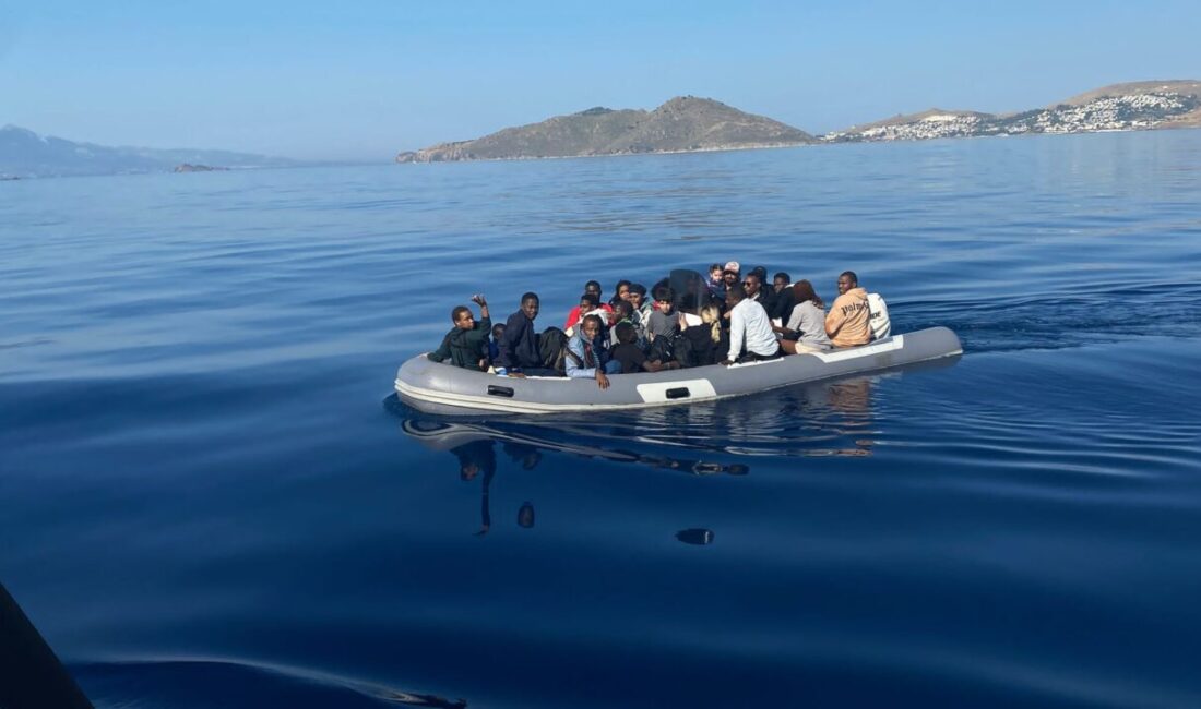 Muğla'nın Bodrum ilçesinde aralarında çocukların da bulunduğu 25 düzensiz göçmen