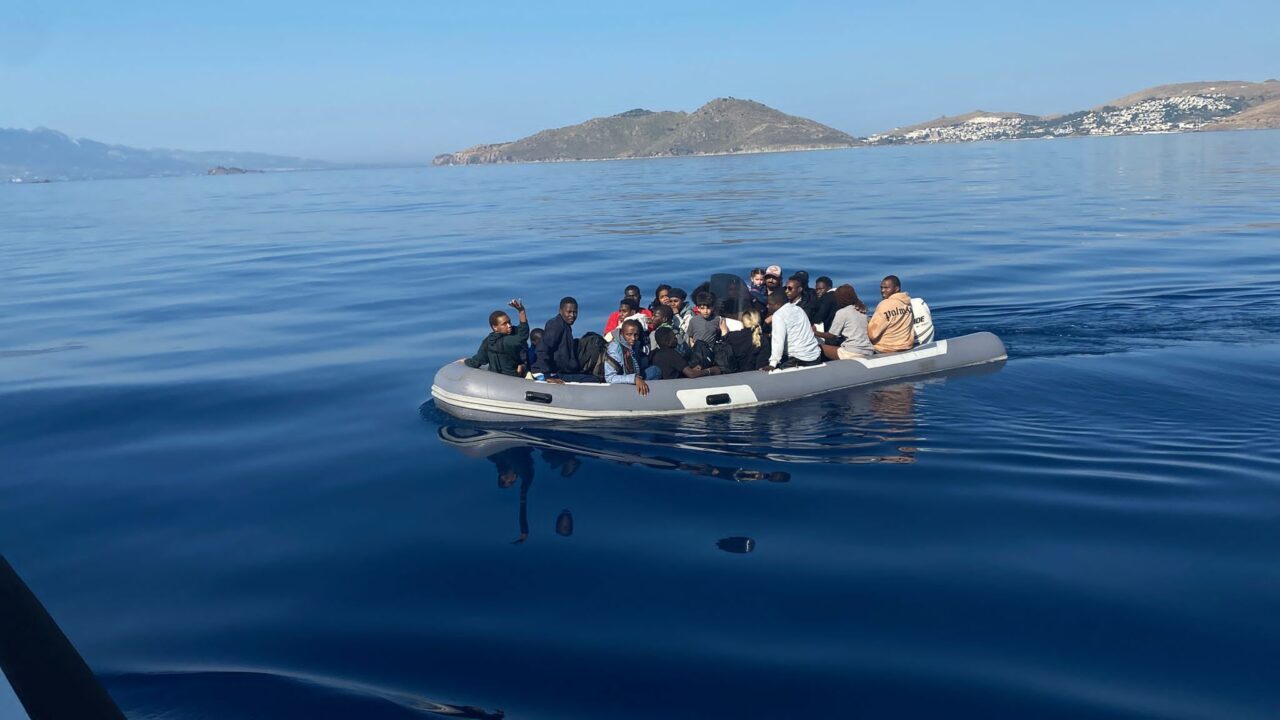 Muğla'nın Bodrum ilçesinde aralarında çocukların da bulunduğu 25 düzensiz göçmen