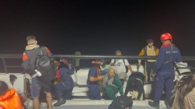 Muğla'nın Bodrum ilçesi açıklarında 26 düzensiz göçmen yakalandı. Göçmen kaçakçısı