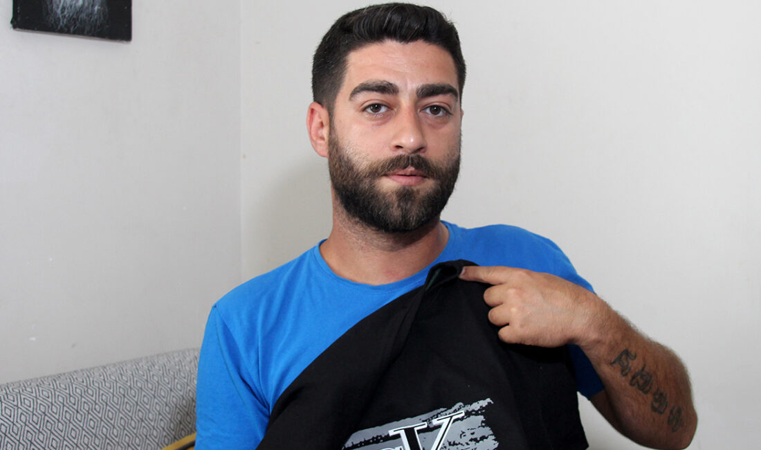 Adana’nın Karaisalı ilçesinde ailesiyle bayramlaşmaya giden bir kişi, aracından eşya