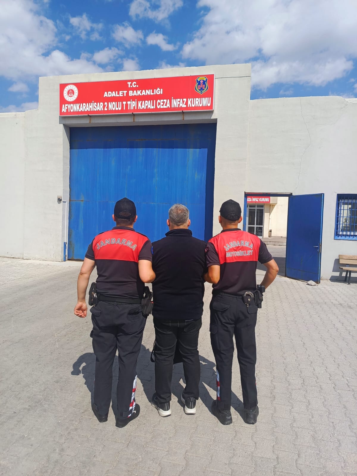 Afyonkarahisar İl Jandarma Komutanlığı, suç ve suçlularla mücadelesini kararlılıkla sürdürüyor.