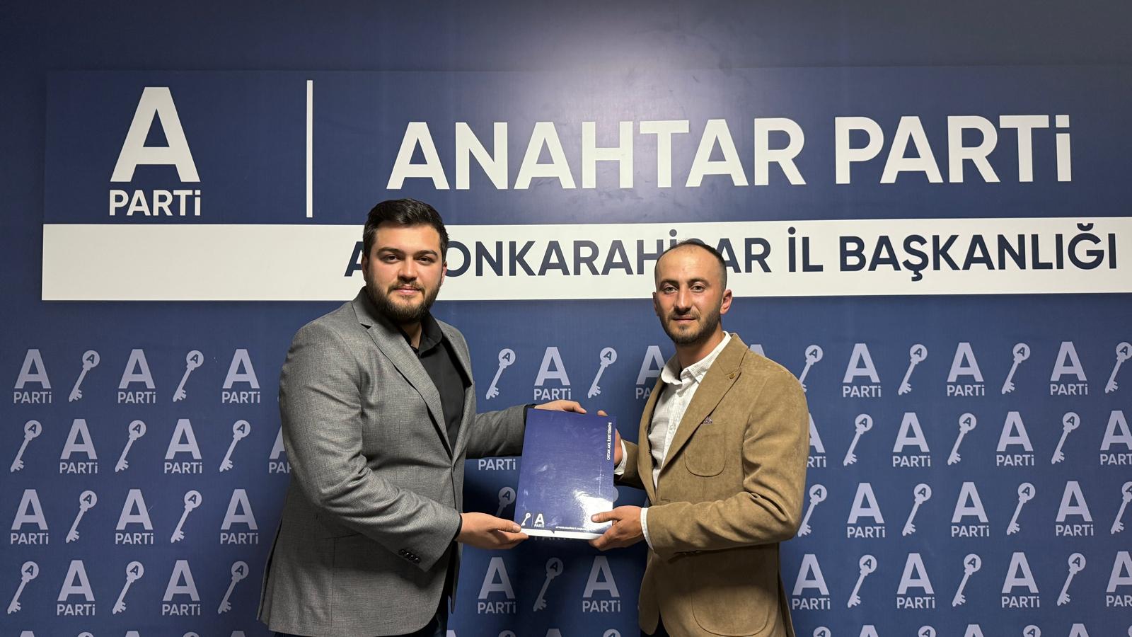 Afyonkarahisar’da teşkilatlanma çalışmalarına devam eden Anahtar Parti, ilçelerde kadrolarını belirlemeye