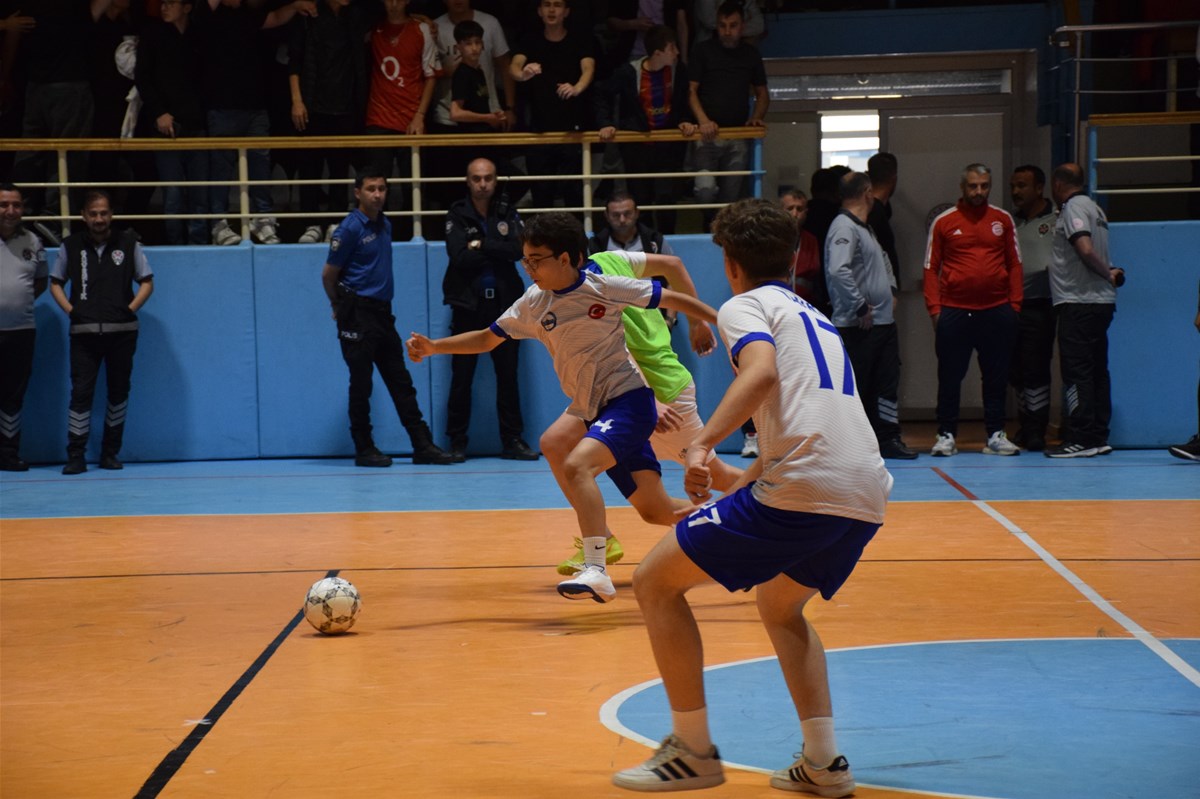 Okul Sporları 2. Küme Erkek Futsal müsabakaları, Çiğiltepe Spor Salonu’nda