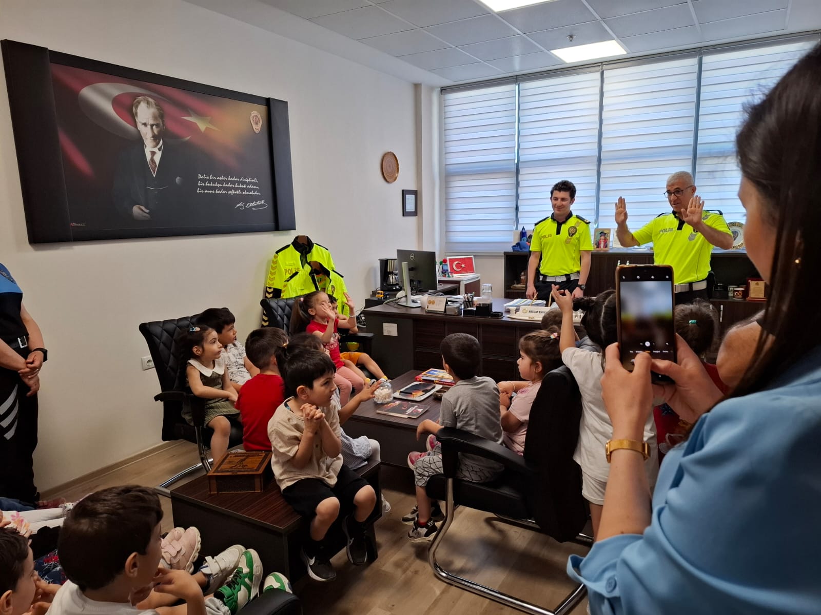 Afyonkarahisar’da geleceğin bilinçli bireyleri, eğitici ve eğlenceli bir etkinlikle güvenlik