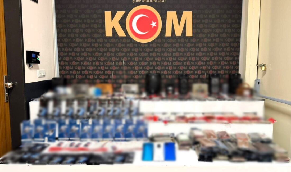 Afyonkarahisar İl Emniyet Müdürlüğü ekipleri, kaçakçılıkla mücadele kapsamında yürütülen çalışmalarına