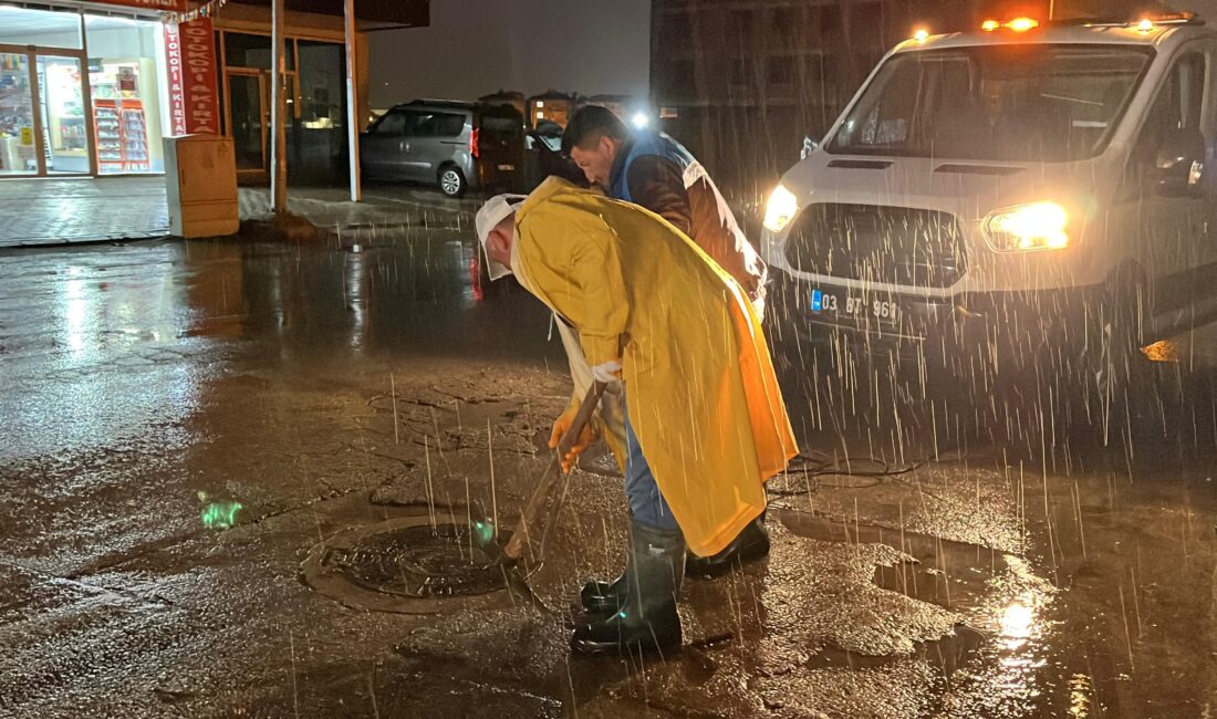 Afyonkarahisar’da beklenen yağışın ardından bazı evlerde su baskınları meydana geldi.