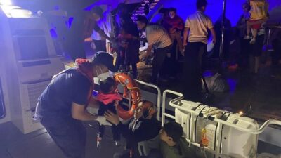 Muğla'nın Fethiye ilçesi açıklarında sürüklenen lastik bottaki 31 düzensiz göçmen