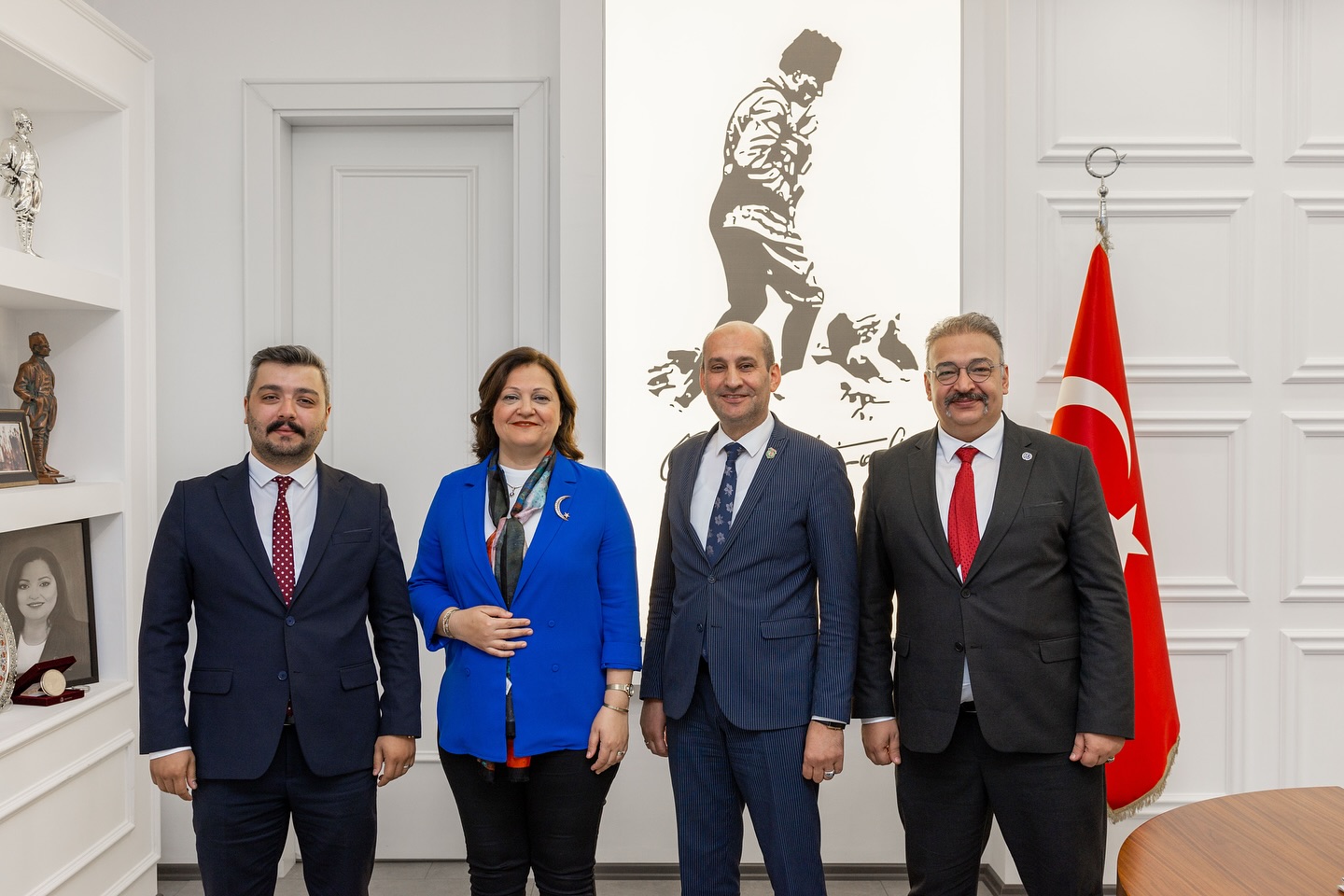 Afyonkarahisar Belediye Başkanı Burcu Köksal, kentte faaliyet gösteren şehit yakınları