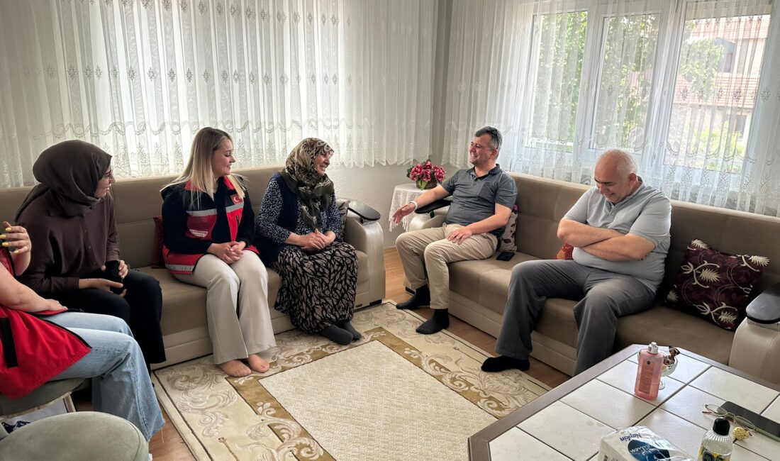 
Emirdağ Belediye Başkanı Serkan Koyuncu, beraberinde Belediye Teşkilatı ve Aile
