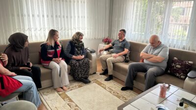 
Emirdağ Belediye Başkanı Serkan Koyuncu, beraberinde Belediye Teşkilatı ve Aile