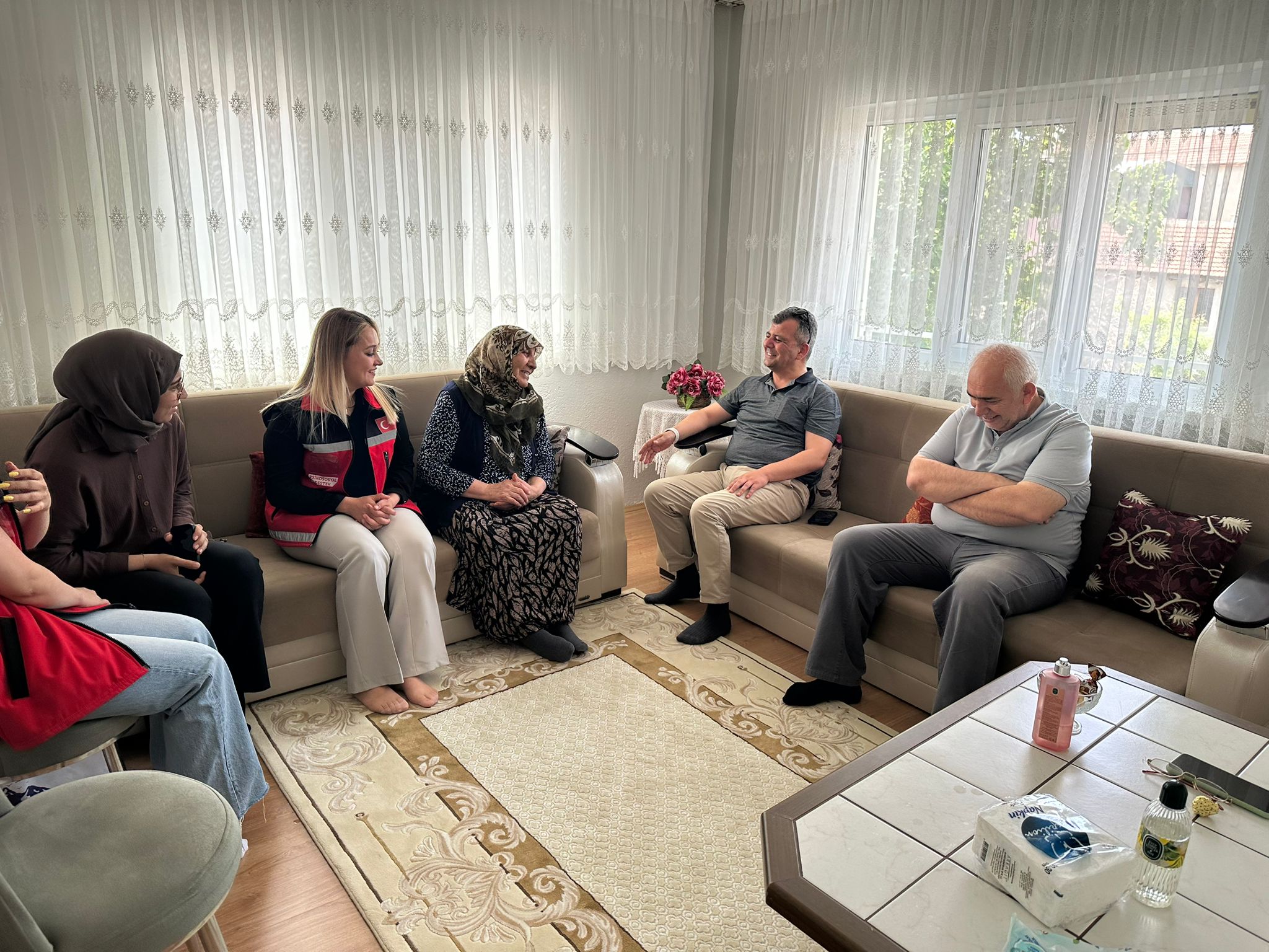 
Emirdağ Belediye Başkanı Serkan Koyuncu, beraberinde Belediye Teşkilatı ve Aile
