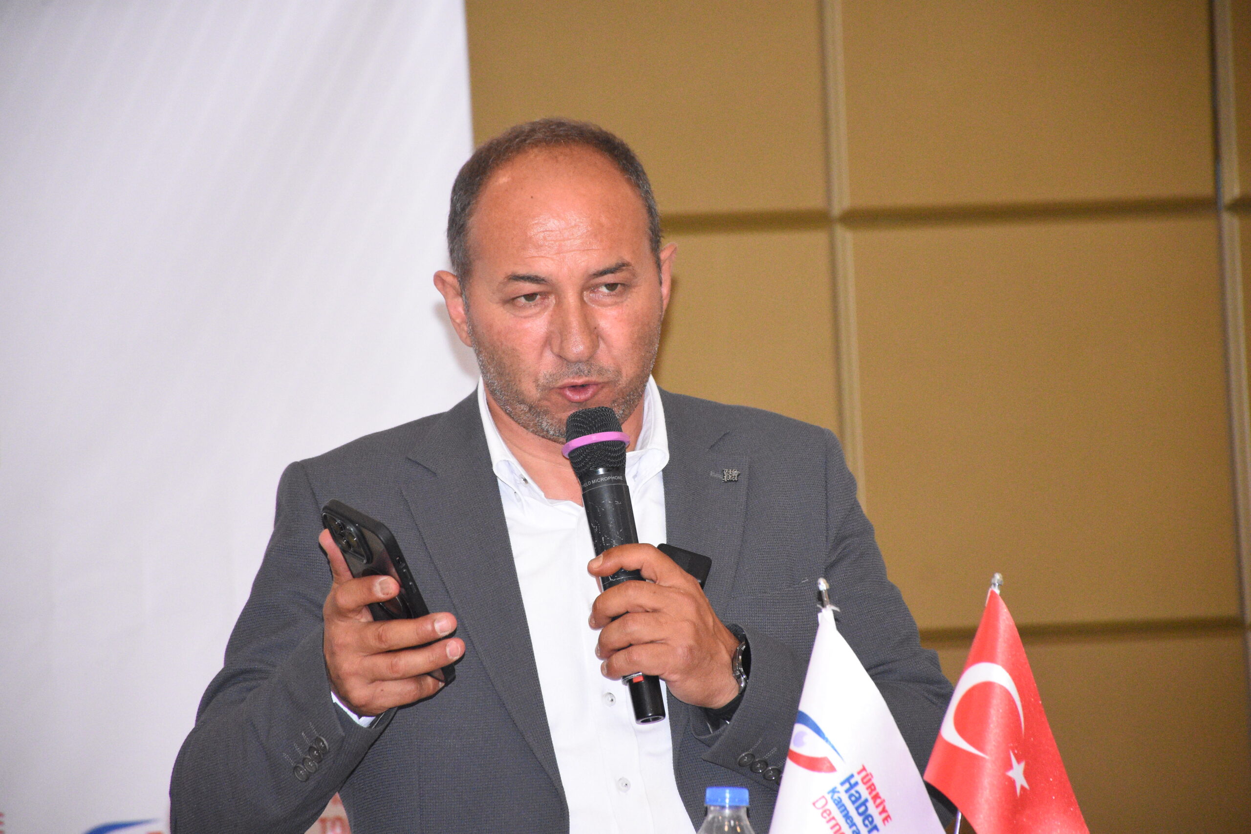 
Türkiye Haber Kameramanları Derneği, Afyonkarahisar'ın İhsaniye ilçesinde istişare toplantısı gerçekleştirdi.