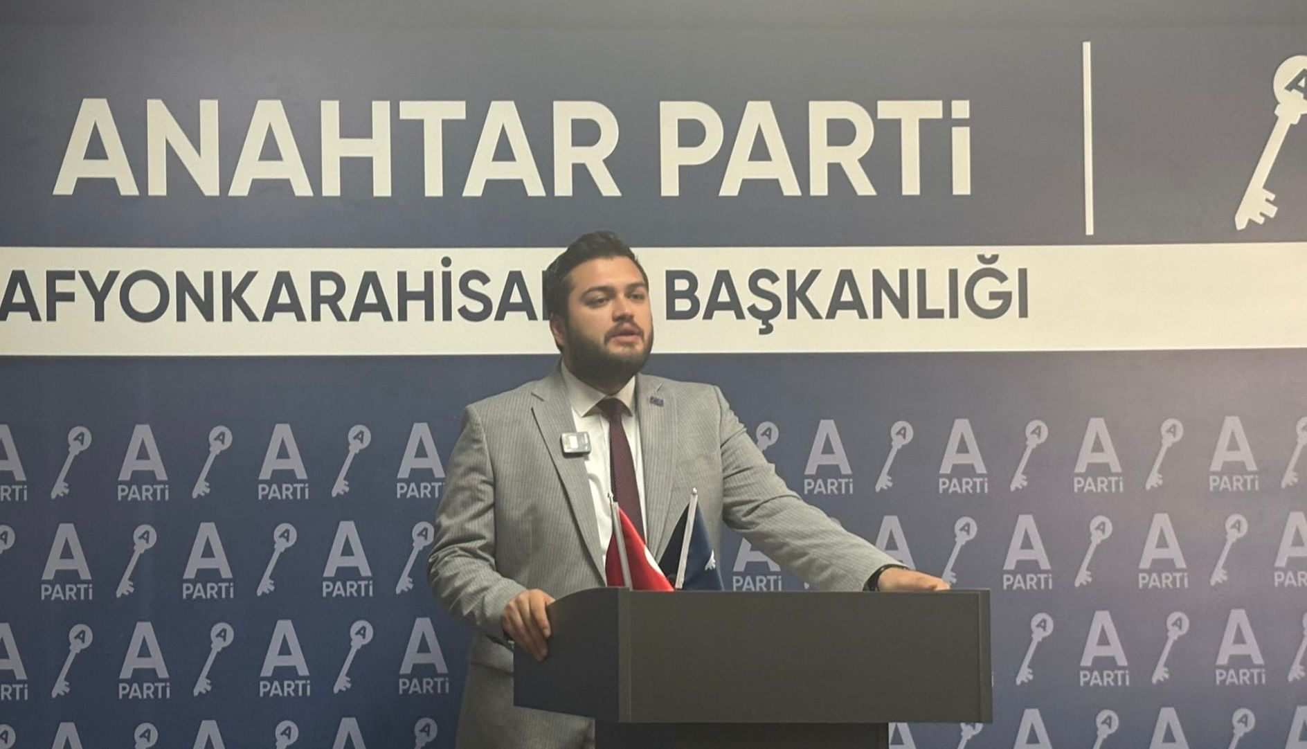 Anahtar Parti Afyonkarahisar İl Başkanı Emrah Mücahit Demiray, düzenlediği basın