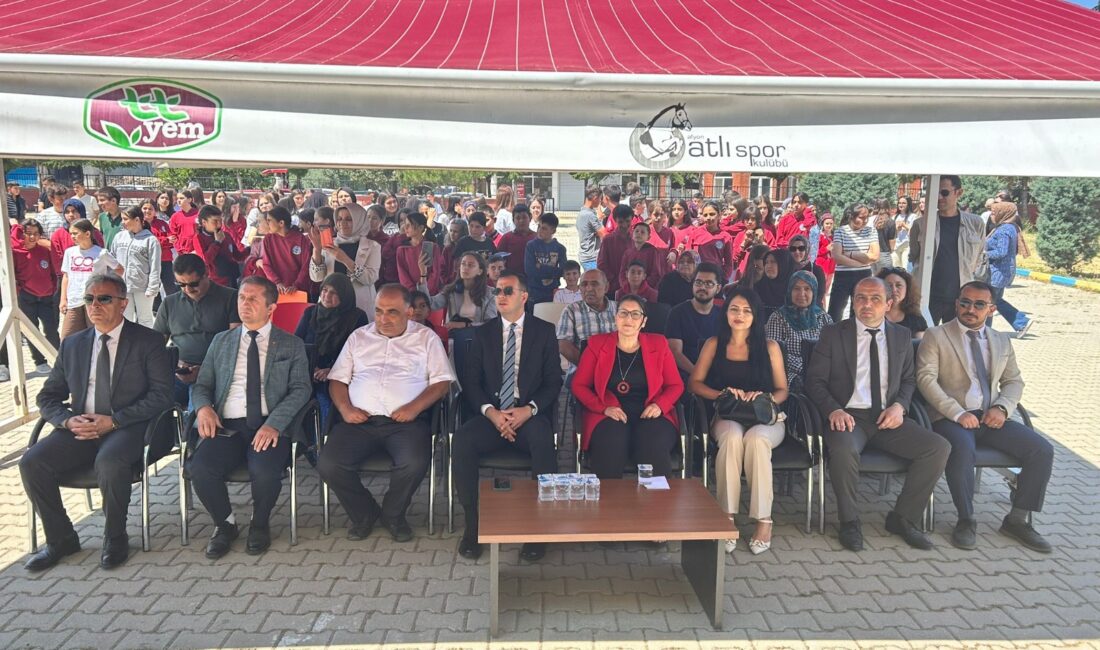 Tınaztepe Çok Programlı Anadolu Lisesi'nin düzenlediği programda, üç özel bireyli
