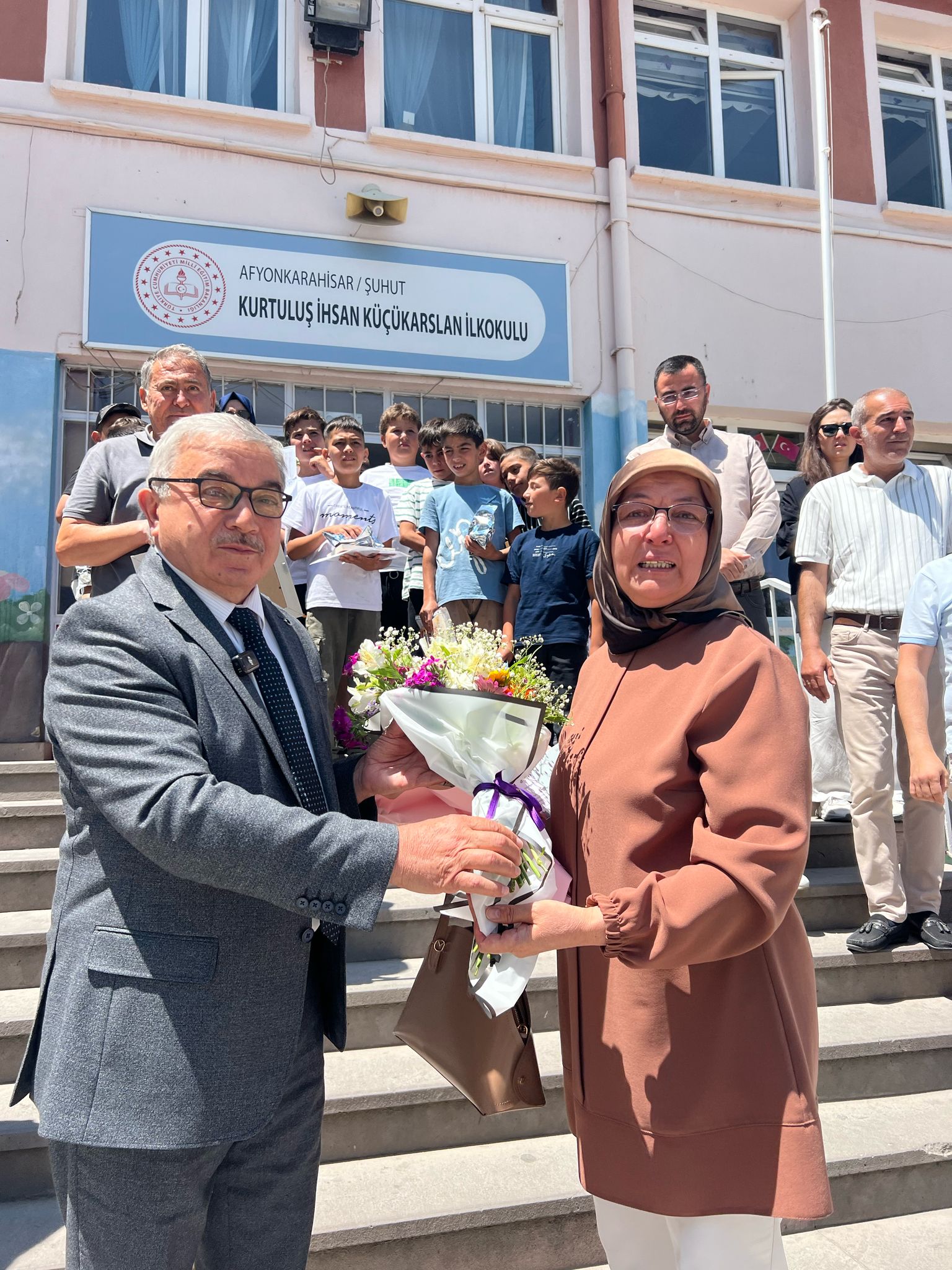 Şuhut Belediye Başkanı Muhittin Özaşkın’ın öğrencisi, ilçenin sevilen öğretmeni Şerife