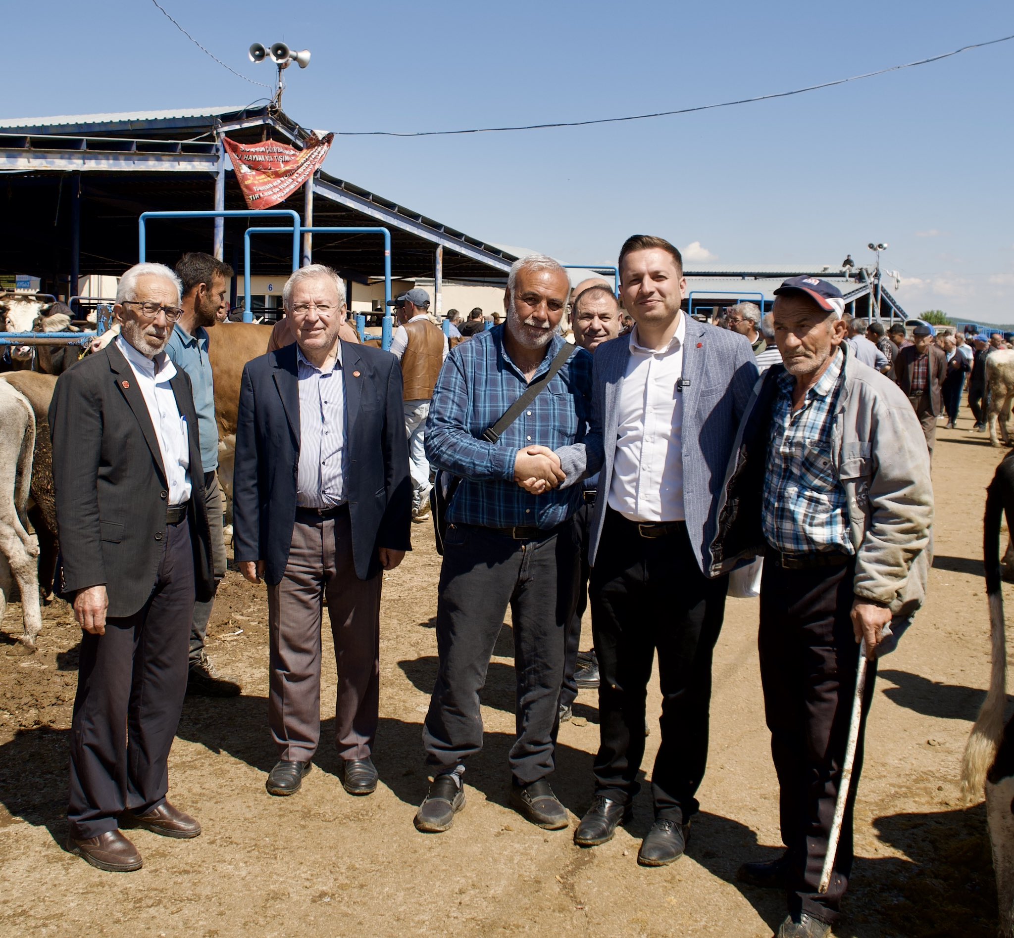 
Saadet Partisi Afyonkarahisar İl Başkanı Beytullah Karataş, Kurban Bayramı öncesinde