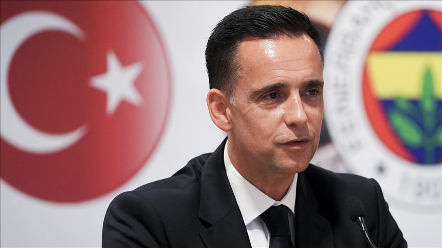 Fenerbahçe Kulübü, futbol takımı sportif direktörü Mario Branco ile yolların