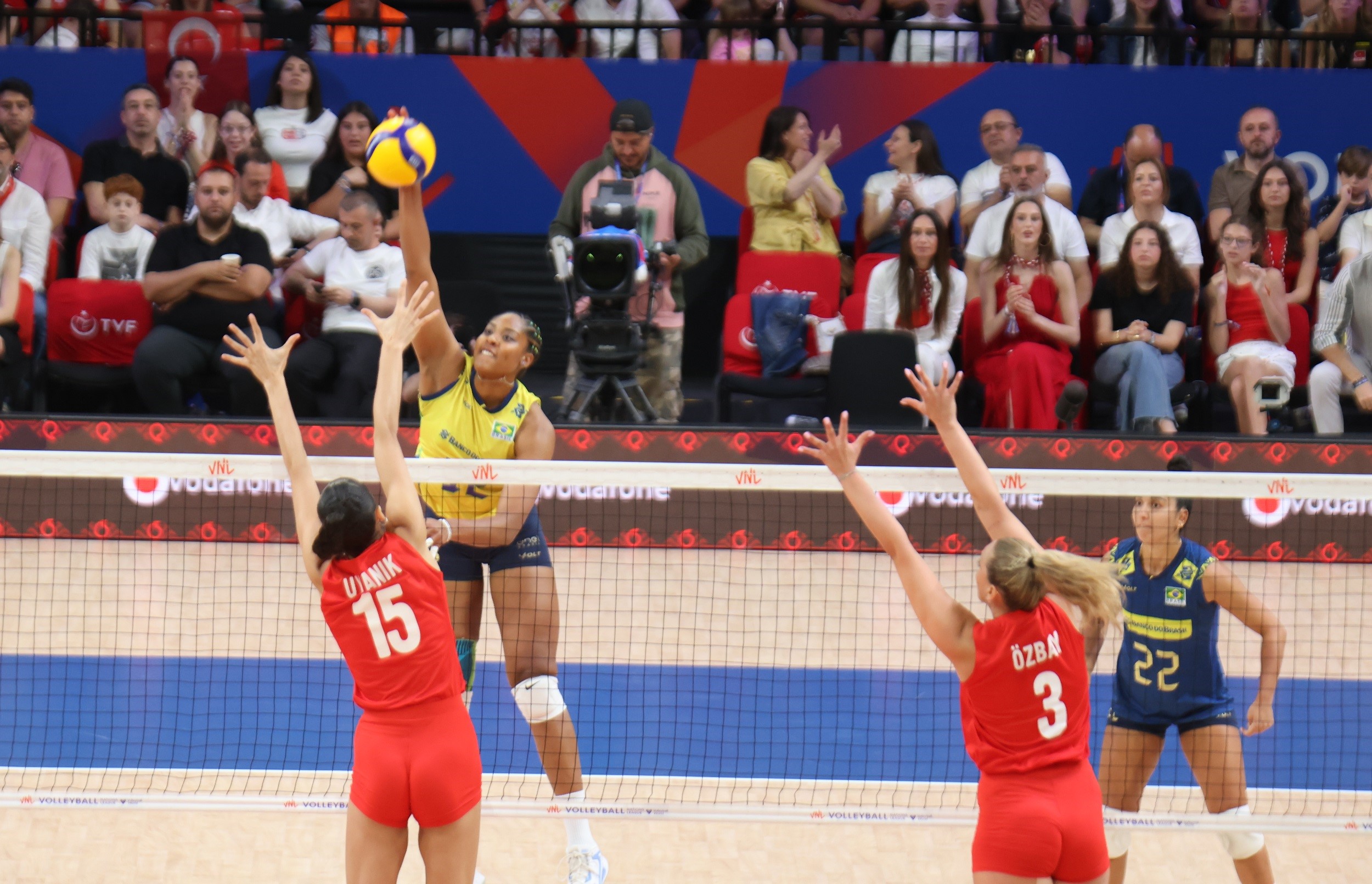 2025 FIVB Voleybol Milletler Ligi heyecanı İstanbul’da hız kesmeden devam