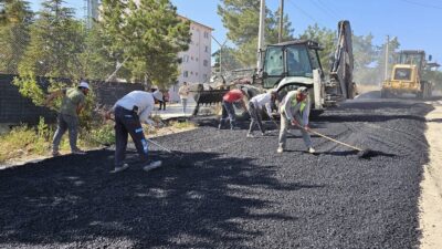 İscehisar Belediyesi, ilçe genelinde başlattığı sıcak asfalt ve çevre düzenleme