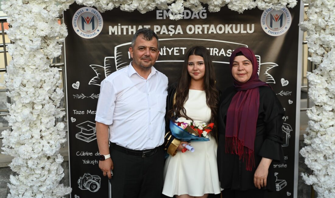 Emirdağ Belediye Başkanı Serkan Koyuncu, eşi Hümeyra Koyuncu ile birlikte