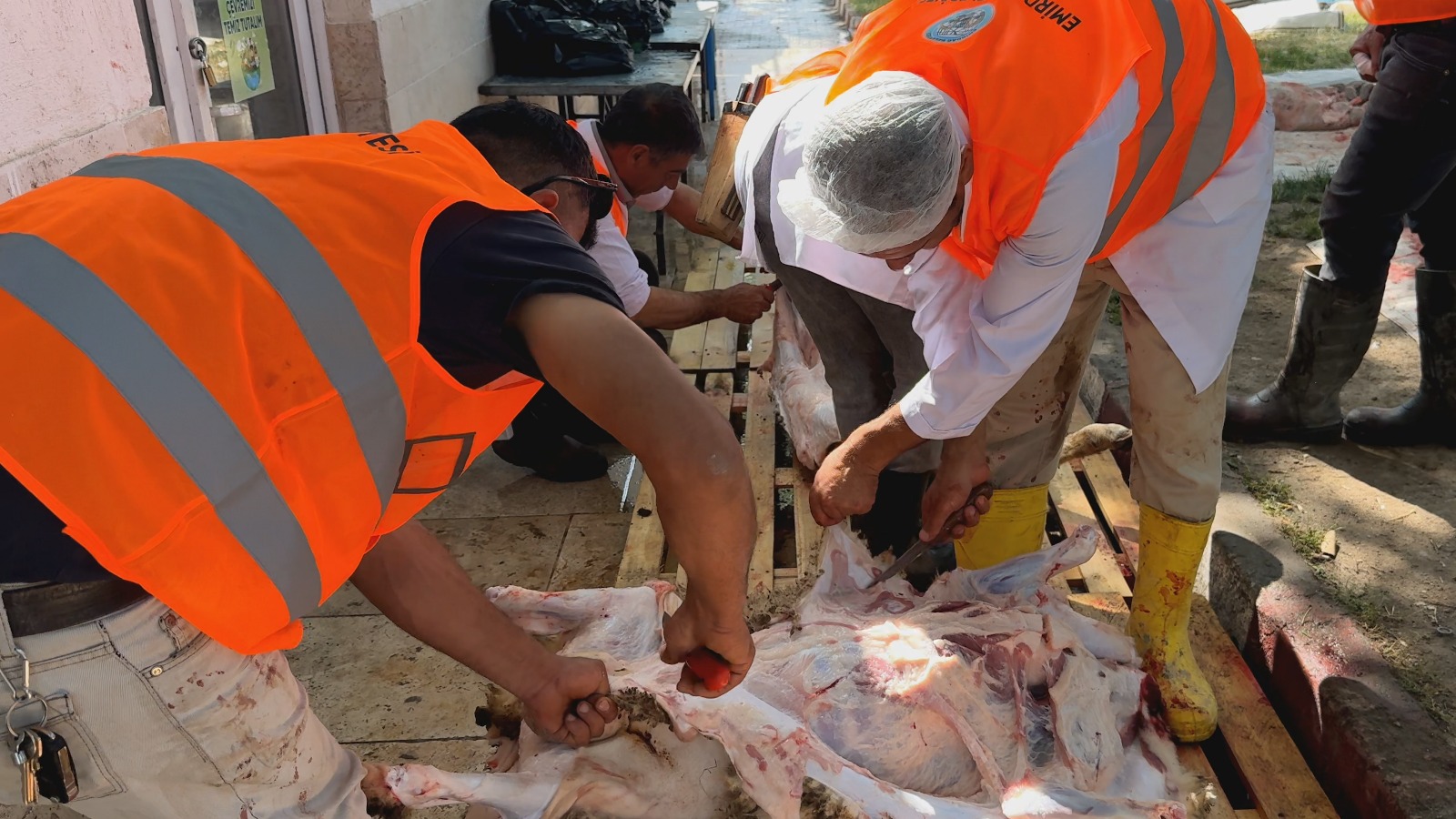 Emirdağ Belediyesi, Kurban Bayramı’nda gönülleri ısıtan örnek bir yardımlaşma seferberliğine