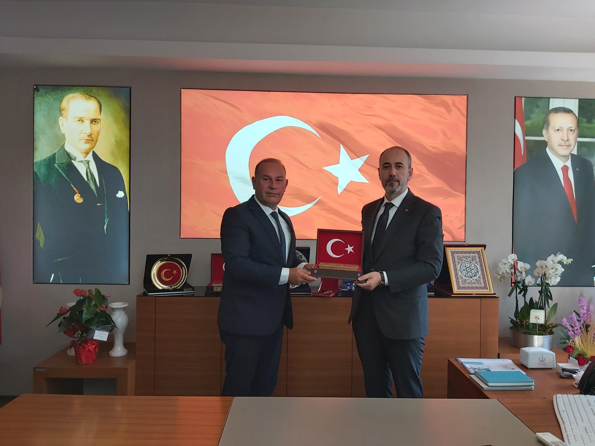 Türk Sağlık-Sen Afyonkarahisar İl Temsilcisi Mehmet Ali Öztürk ve beraberindeki