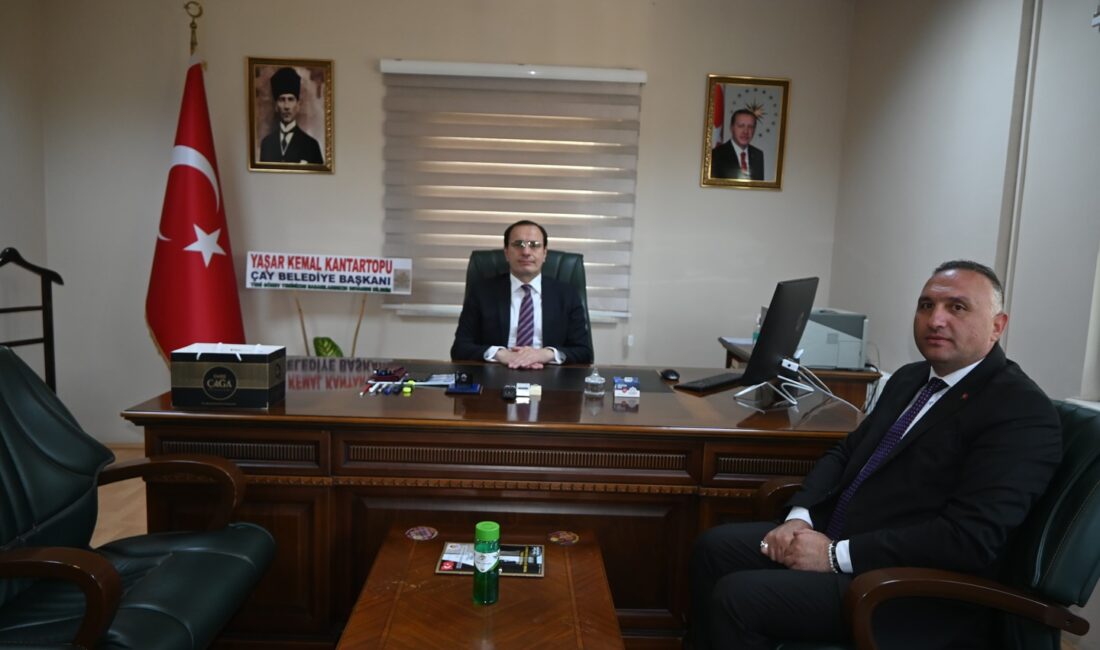 
Çay Belediye Başkanı Yaşar Kemal Kantartopu, ilçeye yeni atanan Kaymakam