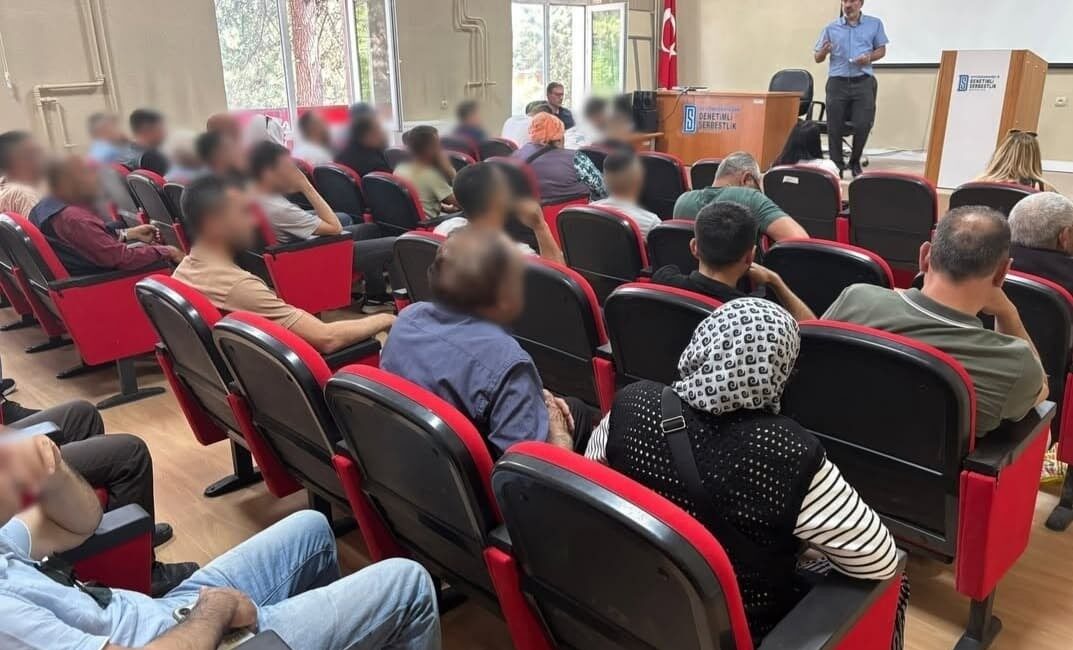 Afyonkarahisar Denetimli Serbestlik Müdürlüğü’nde, yükümlülere yönelik anlamlı bir seminer gerçekleştirildi.