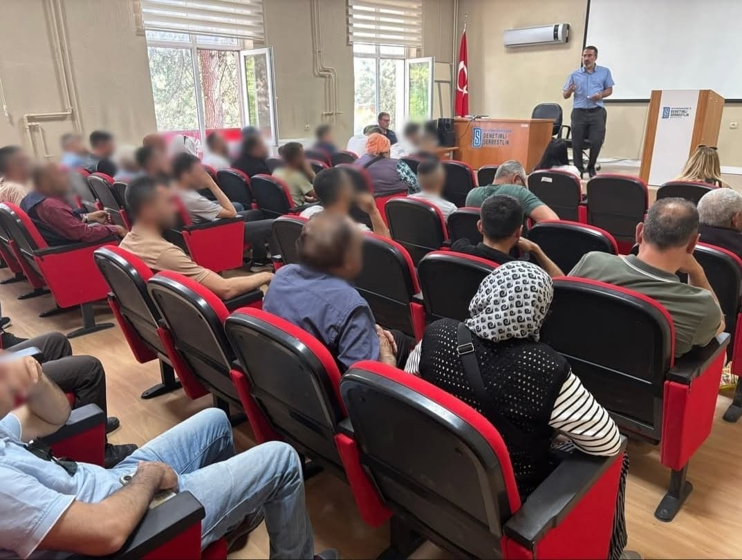 Afyonkarahisar Denetimli Serbestlik Müdürlüğü’nde, yükümlülere yönelik anlamlı bir seminer gerçekleştirildi.