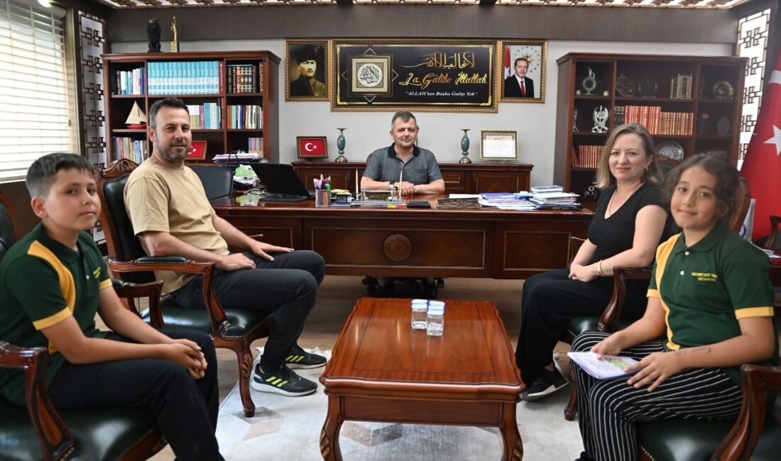 Mehmet Akif Ersoy Ortaokulu Müdürü Asaf Gören, öğretmen ve Emirdağ