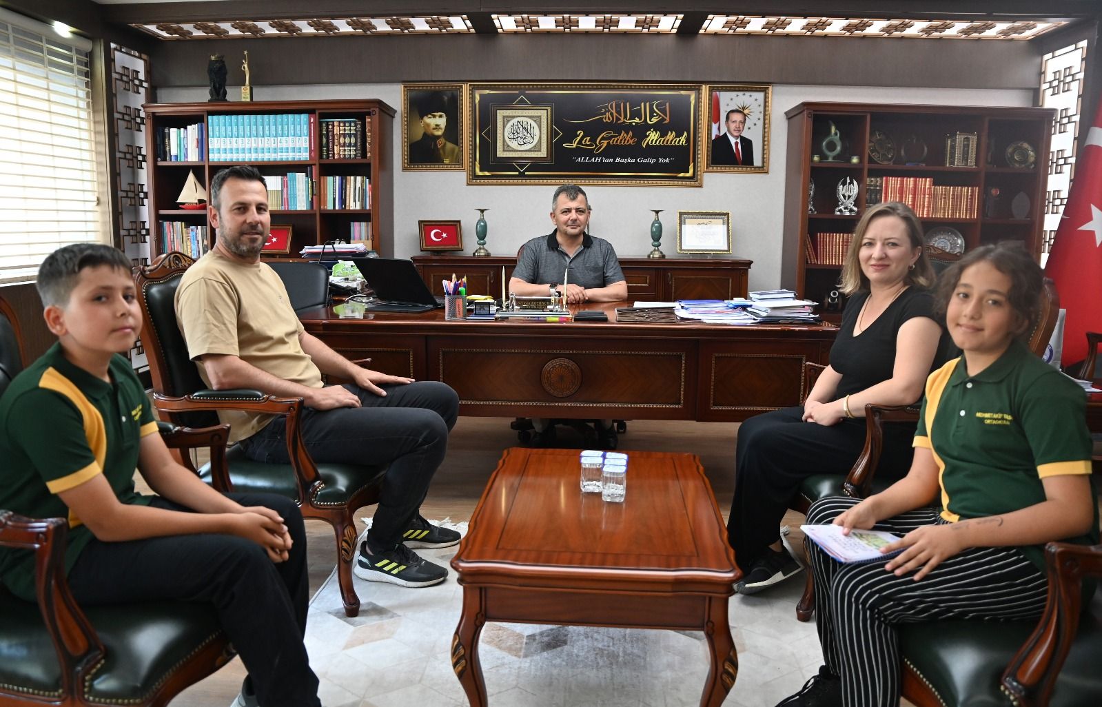 Mehmet Akif Ersoy Ortaokulu Müdürü Asaf Gören, öğretmen ve Emirdağ