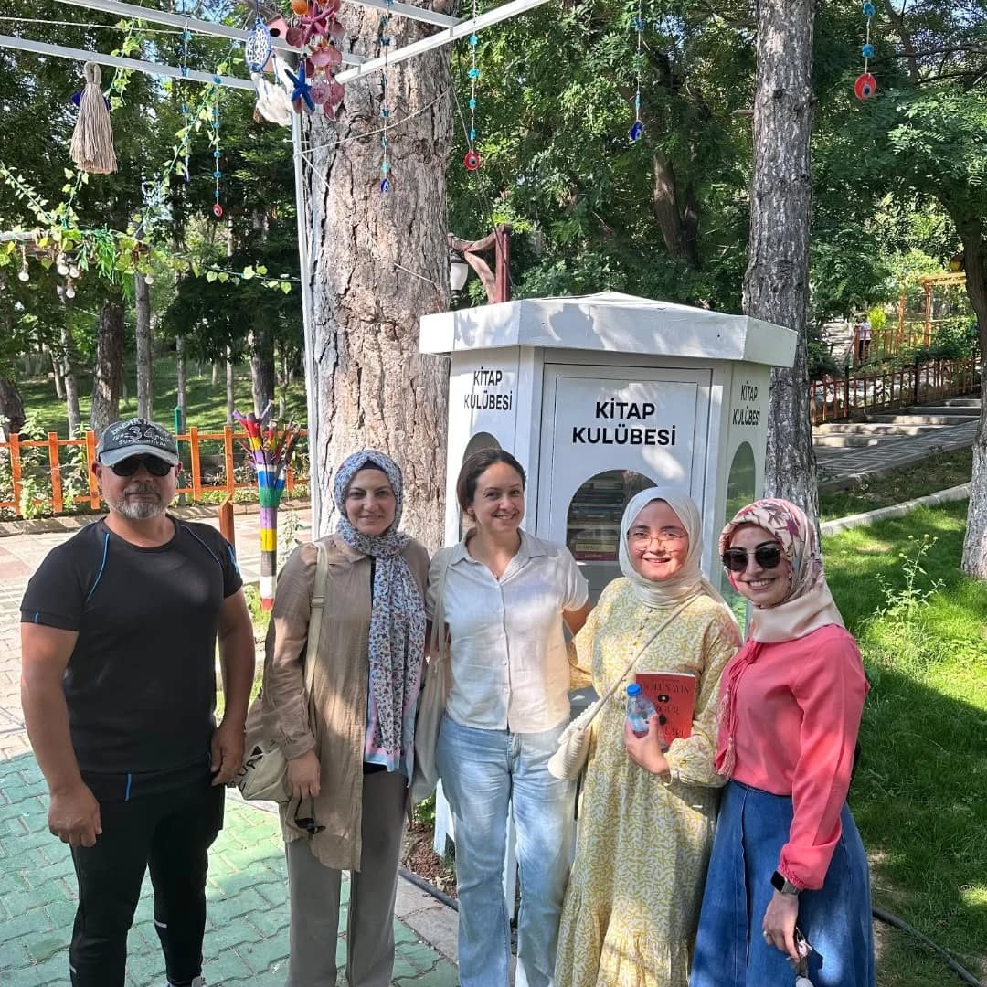 Bolvadin Belediyesi, kitapseverleri anlamlı bir etkinlikte bir araya getirdi. “Kitaplar,