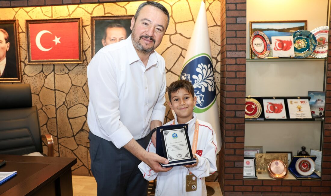 
Sandıklı Yıldız Karate Spor Kulübü sporcuları, Karadağ’ın Bar kentinde düzenlenen