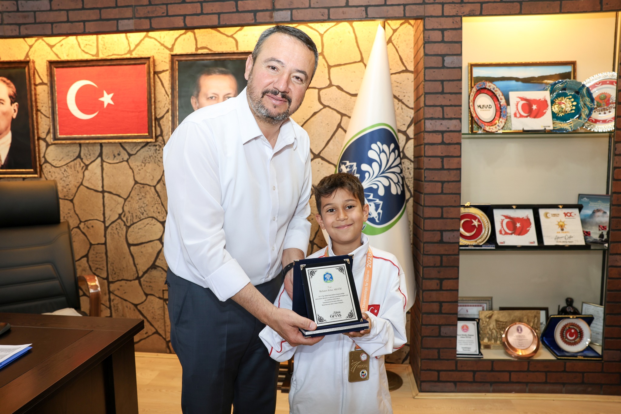 
Sandıklı Yıldız Karate Spor Kulübü sporcuları, Karadağ’ın Bar kentinde düzenlenen