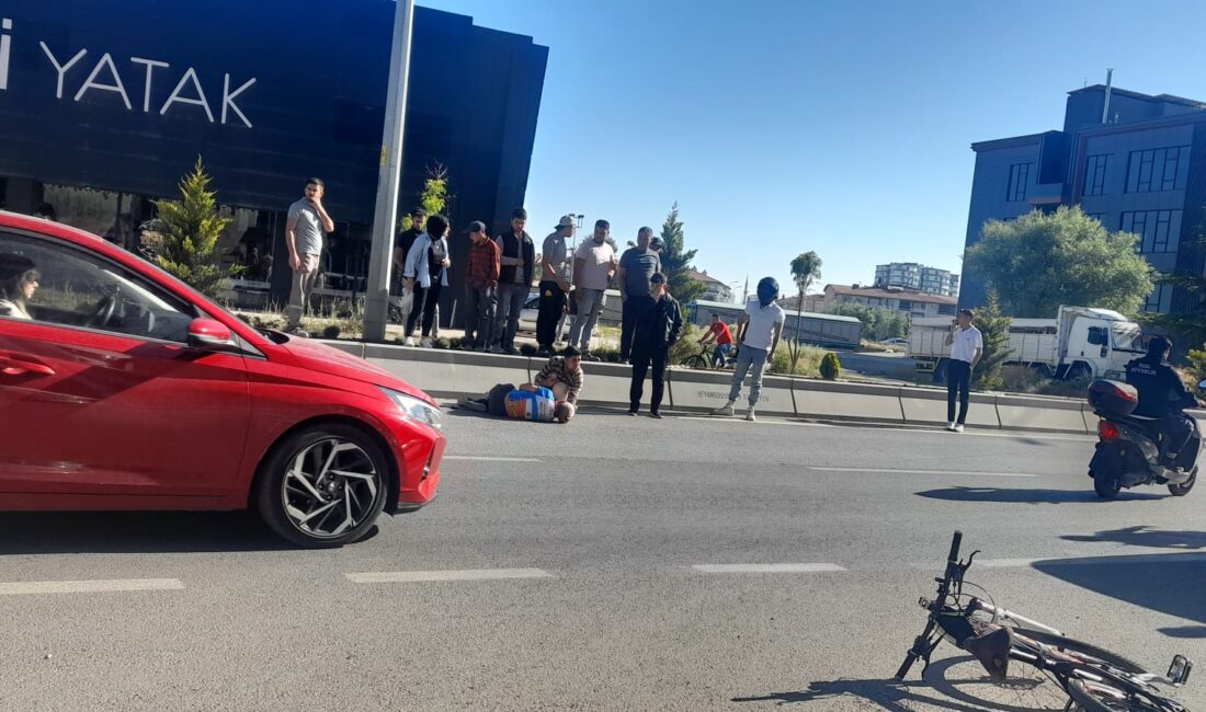 Afyonkarahisar’da Atatürk caddesinde bir otomobil, bisikleti ile ilerleyen yaşlı adama