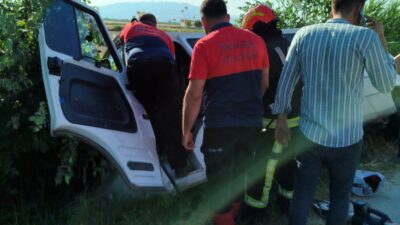 Denizli'nin Merkezefendi ilçesinde evlerine dönen işçileri taşıyan servis minibüsü, kontrolden