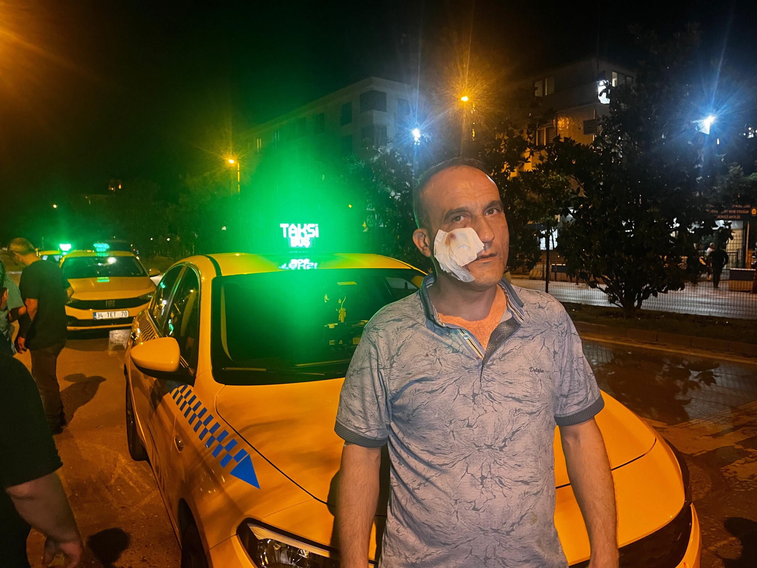 İstanbul Bahçelievler'de akşam saatlerinde başlayan yol verme tartışması, taksi durağında