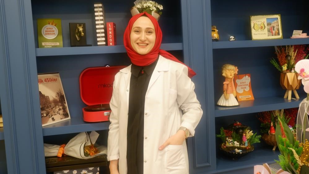 Kurban etinin, hayvan kesildikten hemen sonra pişirilmemesi gerektiğini ve etin
