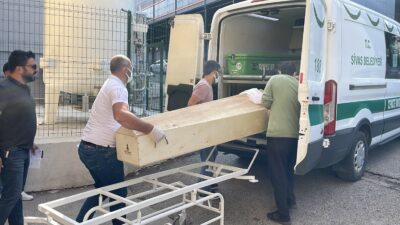 Sivas’ta vücuduna yapışan keneleri yanlış usullerle çıkartan bir kişi 10