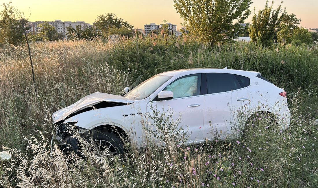 Çanakkale’de üç otomobilin karıştığı zincirleme trafik kazasında ağır yaralanan 4