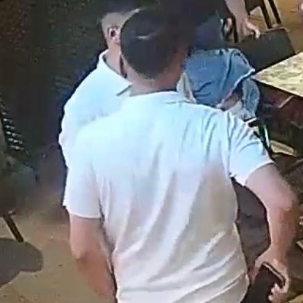  İzmir'in turistik ilçesi Çeşme'de, bir pastanede çıkan kavga sonucunda 17