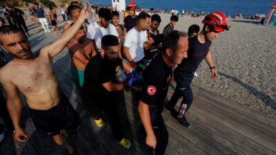 Antalya'da gençlerin heyecan ve şov amacıyla 40 metrelik falezlerin üst