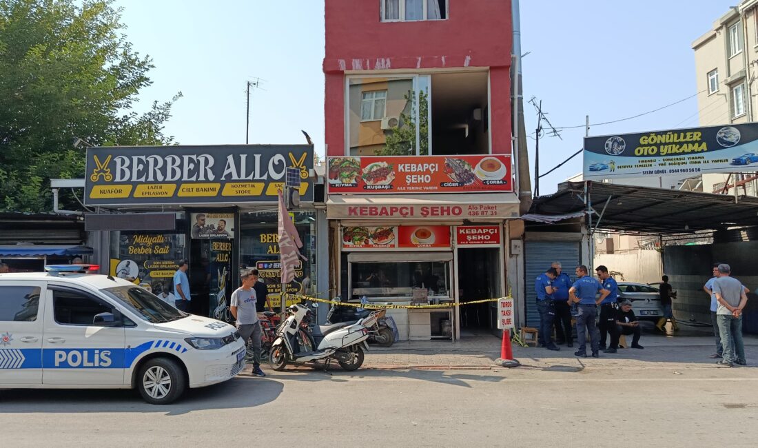 Adana'da bir şahıs, kebapçıda çalışan annesini boğazından ve vücudunun çeşitli