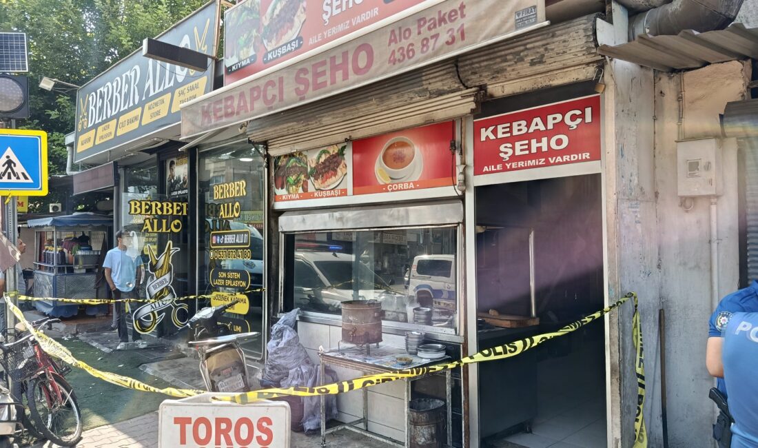  Adana'da kebapçıda çalışan annesini boğazından ve vücudunun çeşitli yerlerinden bıçaklayarak öldüren