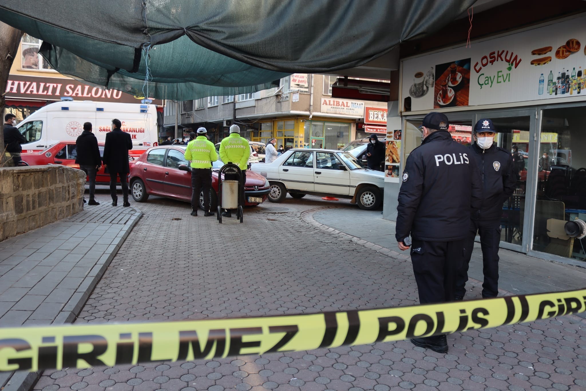 Kayseri'nin Melikgazi ilçesinde çıkan kavgada iki kuzeni ve kuzenlerinin dayısını öldüren