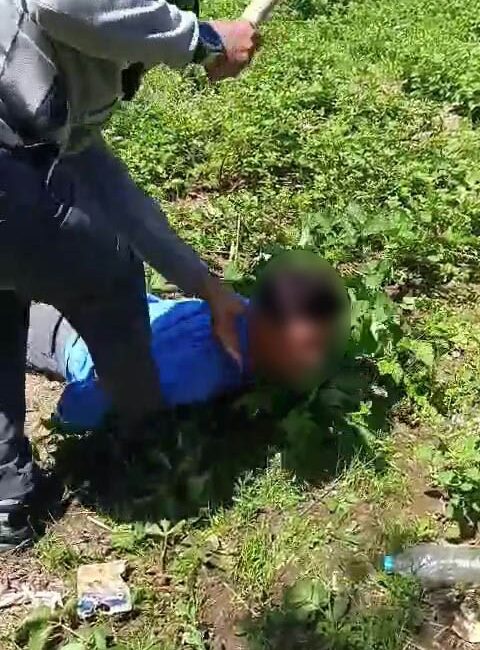 Adana’da kan donduran işkence kamerada Adana’da sosyal medyada uygunsuz görüntü paylaştığı öne sürülen 2 genç,
